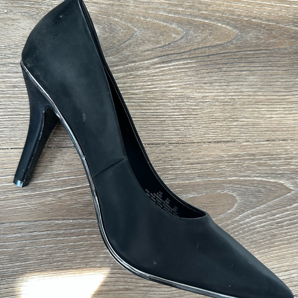 DKNY NWT Black Size 8.5 Peggy Pump - Picture 2 of 6